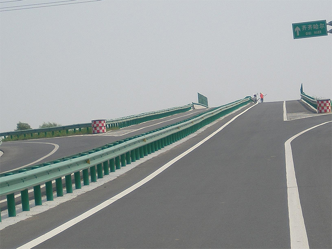延安高速公路护栏的材质与规格