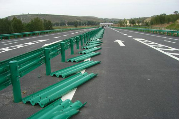 延安波形护栏的维护与管理确保道路安全的关键步骤