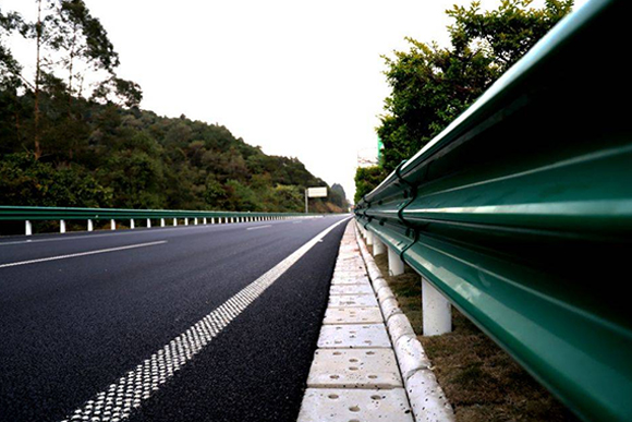 延安高速公路护栏的常用类型